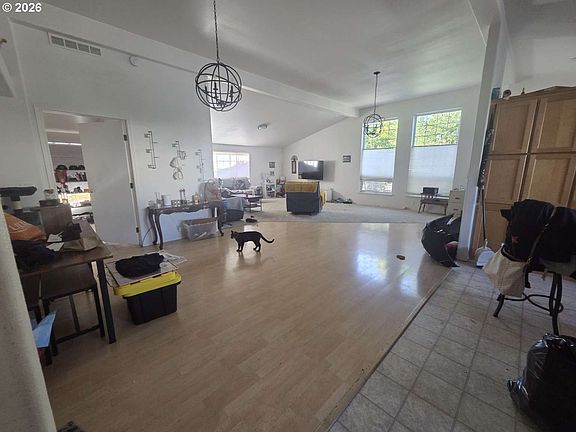 4th image of 239 W K St