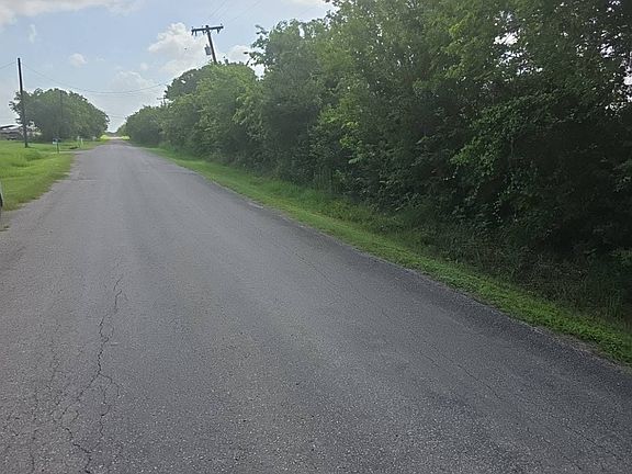 4th image of 702 Parkmoor Blvd