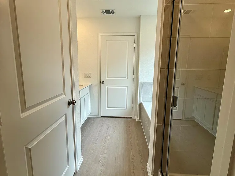 106 Camargue Dr — Photo 20