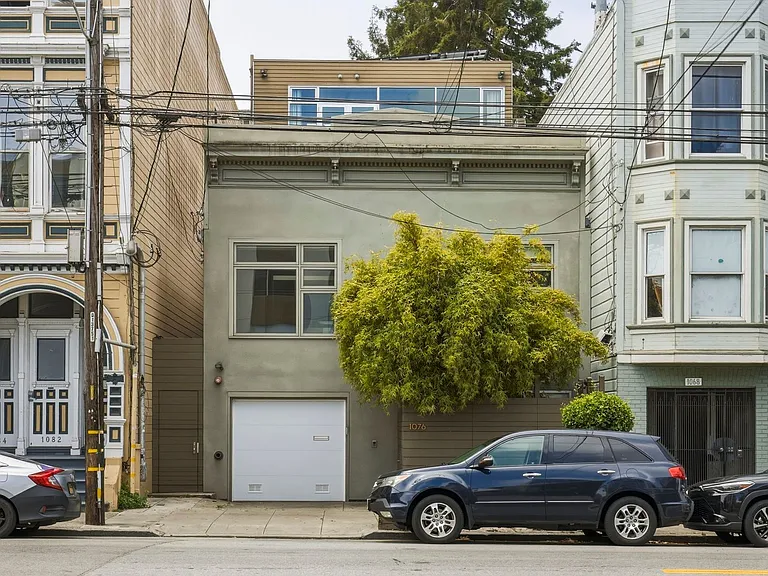 1076 S Van Ness Ave — Photo 1