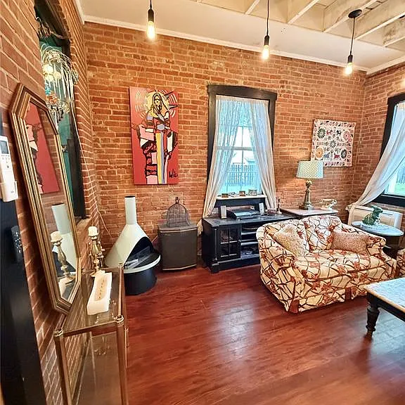 301 W Laurel St — Photo 13