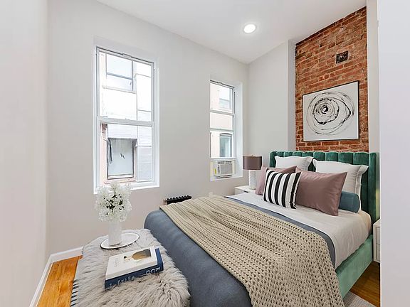 4th image of 338 W 17th St #2D