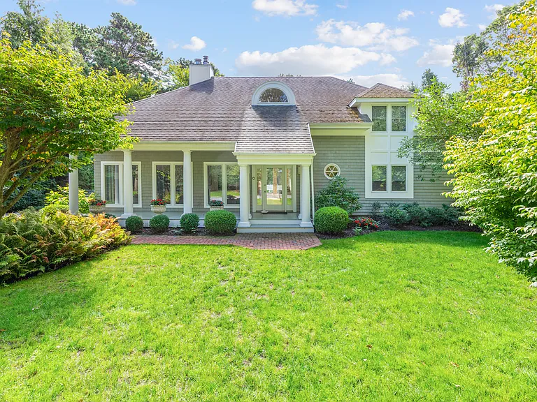 15 Farm Ln — Photo 1