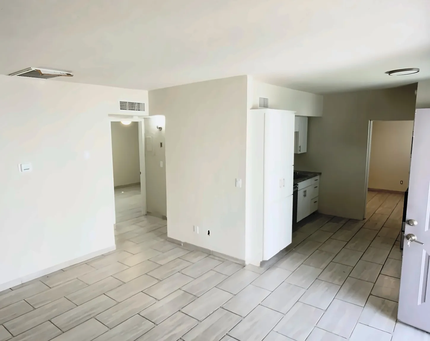 3 bed, 800 sqft, $1,450 — Photo 1