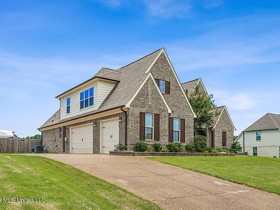 3rd image of 3941 Summer Pointe Dr