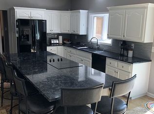 5916 Cottonwood Cir, West Des Moines, IA 50266