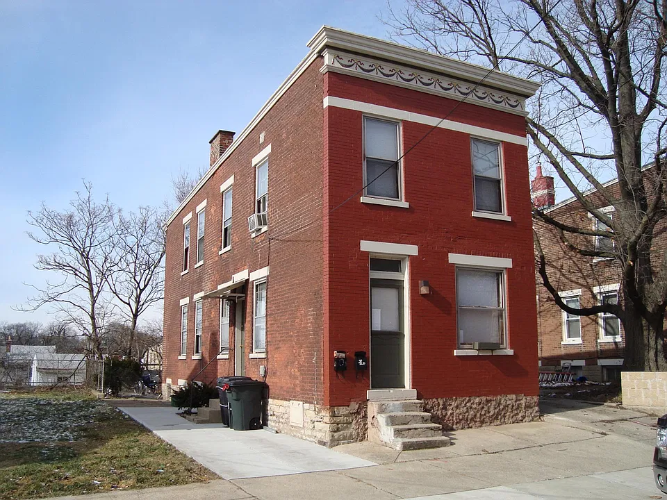 2229 Stratford Ave