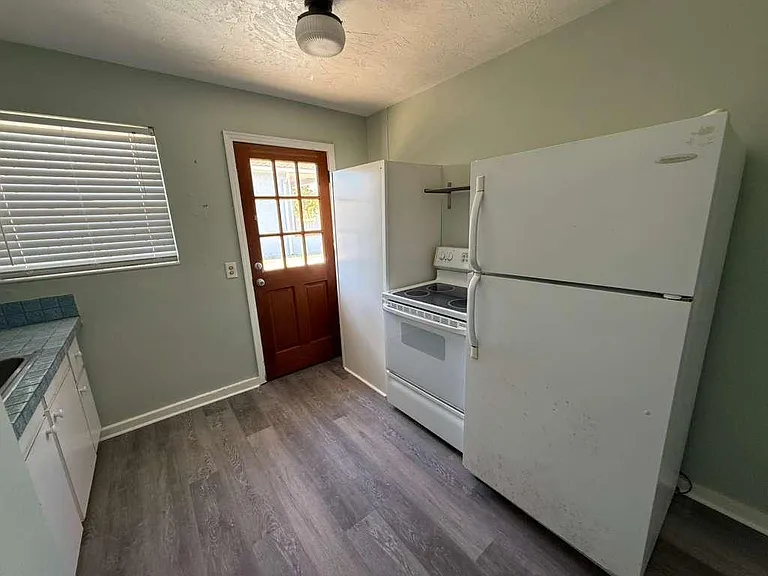 140 Frazar Rd — Photo 16
