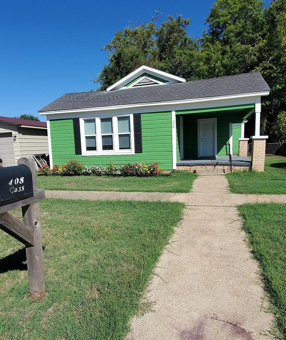 3 bed, 1592 sqft, $1,350 — Photo 1