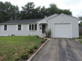 584 Walnut Hill Rd, Woonsocket, RI 02895