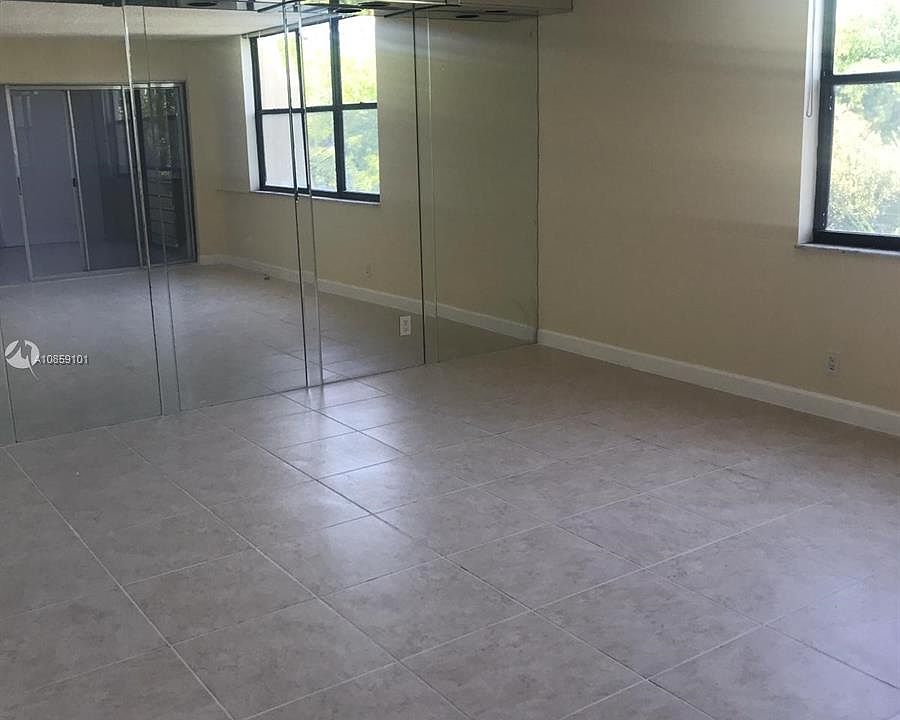 1st image of 20200 W Country Club Dr #Penthouse 22