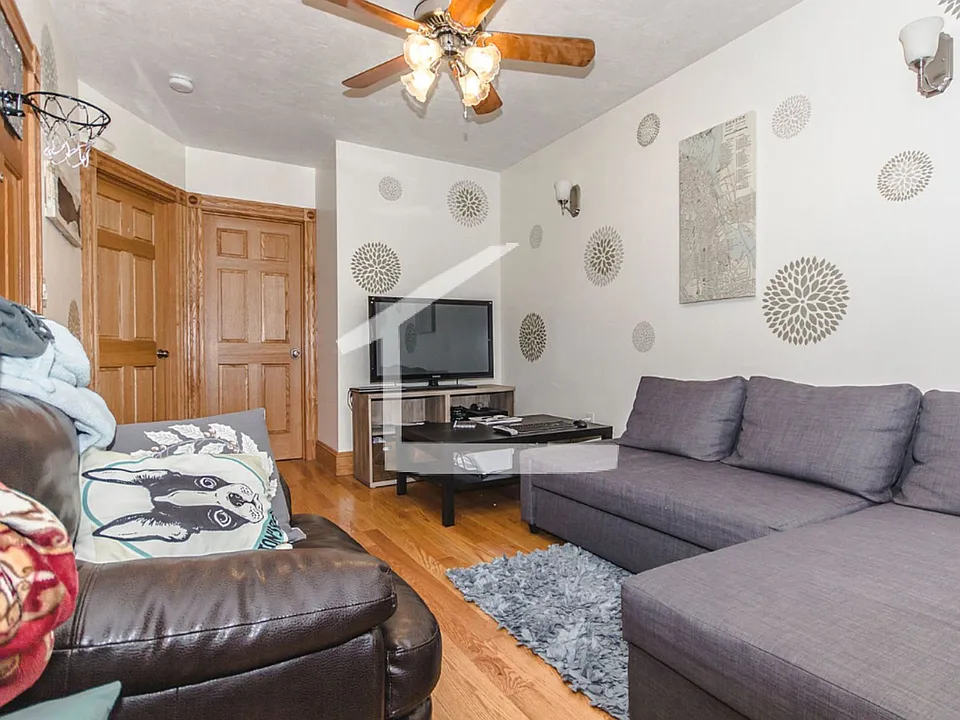 5 Phillips St #3