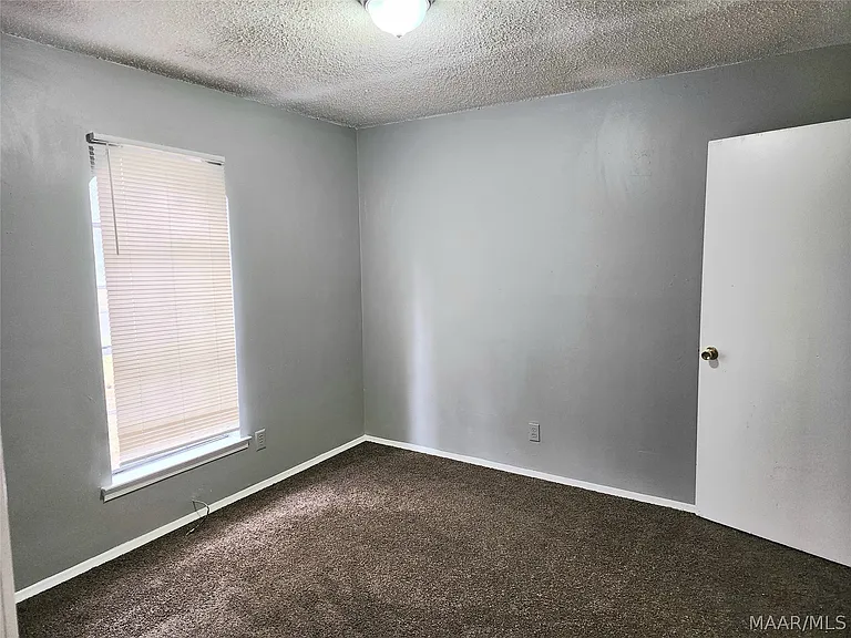 6105 Jennifer Ln — Photo 10