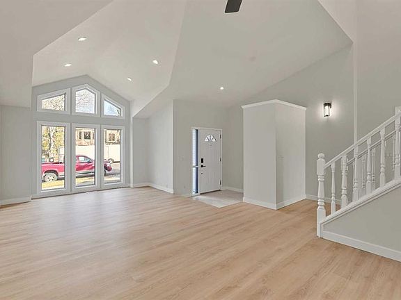 3rd image of 14654 NE Deer Ridge Dr SE