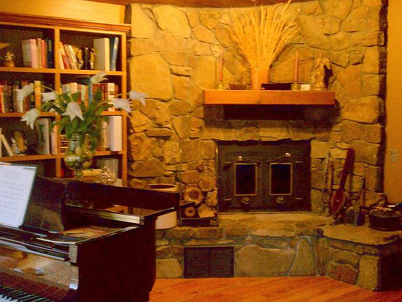 Hearth room w/ heatilator insert