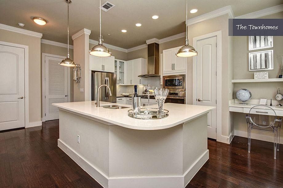 1st image of 3214 Las Palmas St