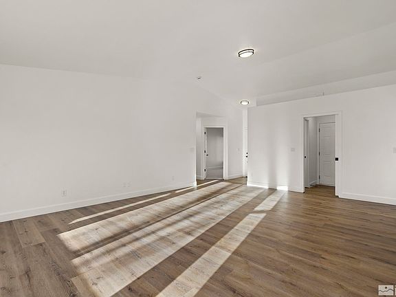 5th image of 147 Andalucia Ct