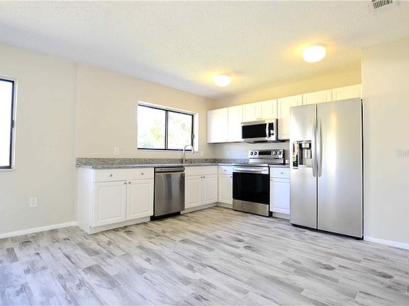 5th image of 18779 Ashcroft Cir