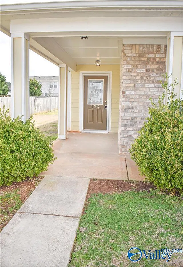 3 bed, 2.0 bath, 1640 sqft, $1,550 — Photo 3