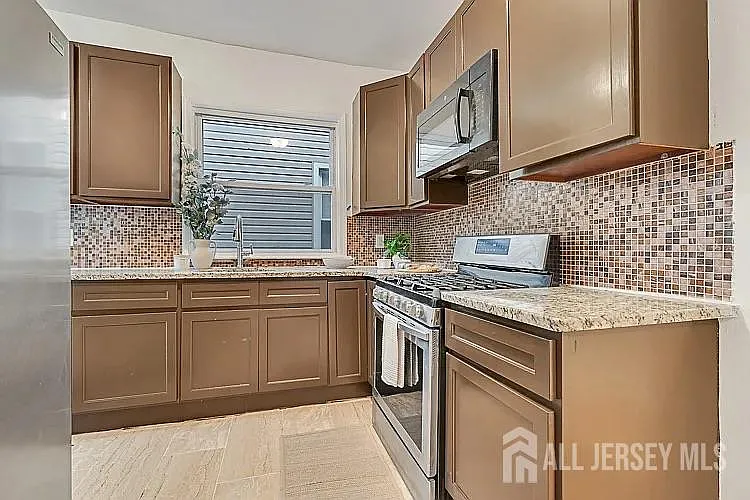 110 N 17th St — Photo 8