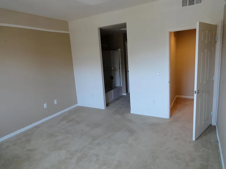 209 Riverdale Ct #546 — Photo 8