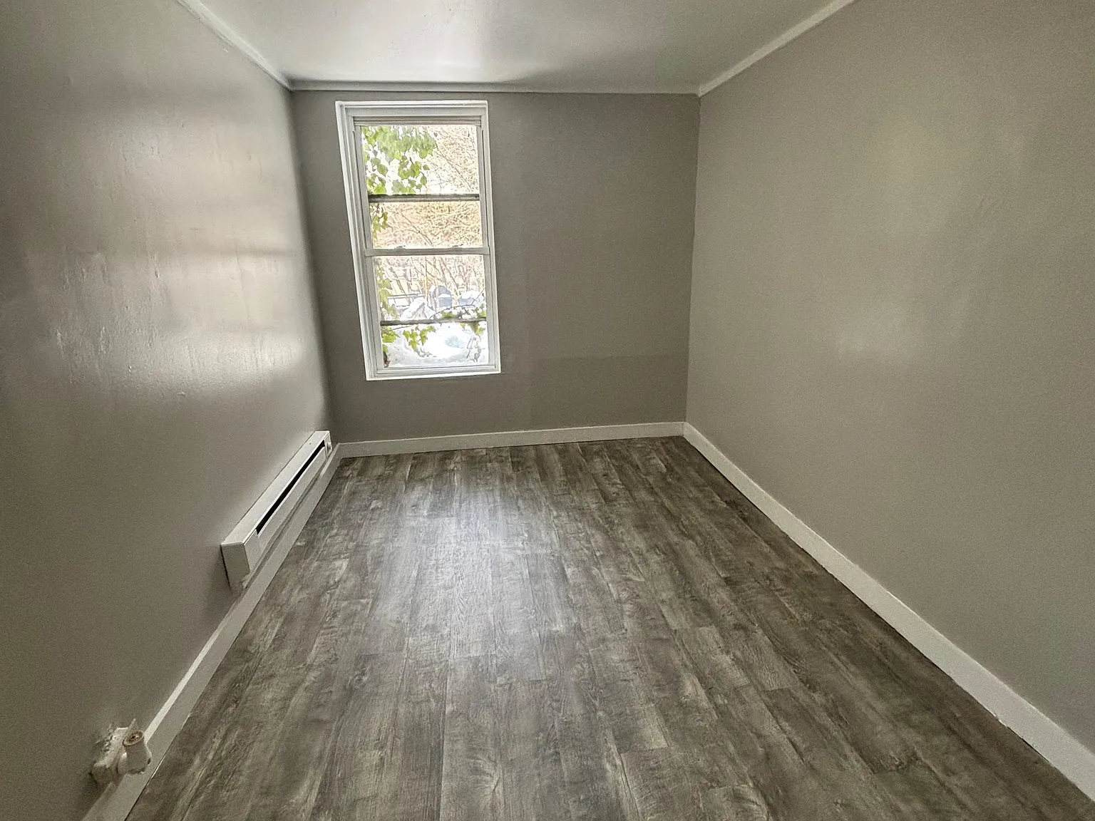 3 bed, 1.0 bath, $1,900 — Photo 3
