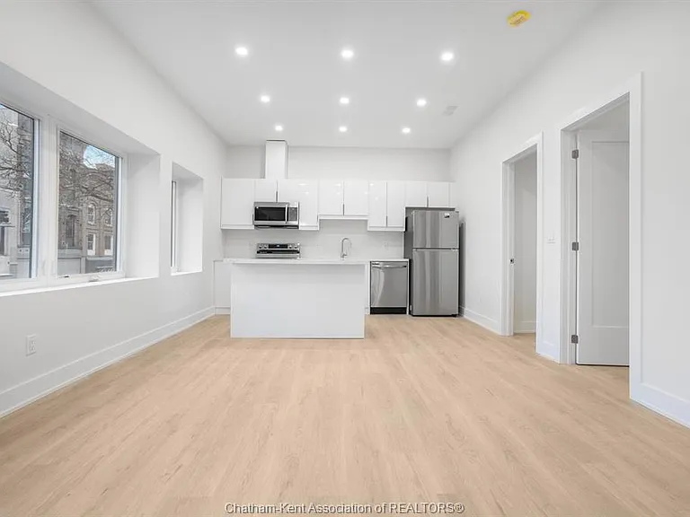 153 King St W #7 — Photo 5