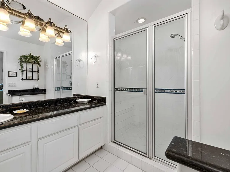 1605 Lynngrove Dr — Photo 25