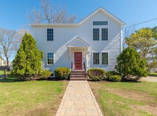 32 Lexington Dr, Beverly, MA 01915