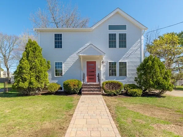 32 Lexington Dr, Beverly, MA 01915