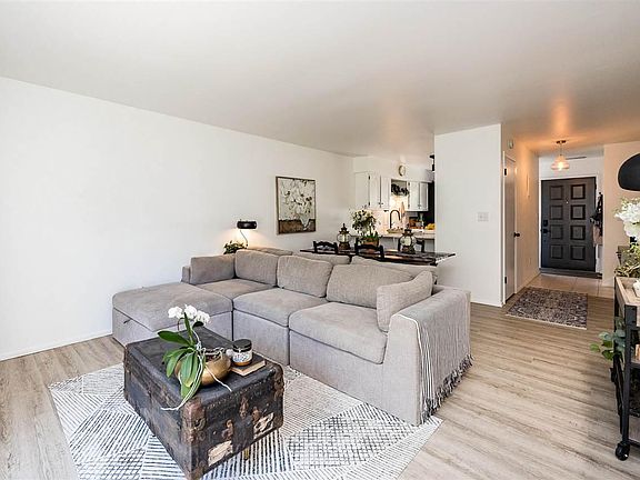 5th image of 430 Hawaii Ct