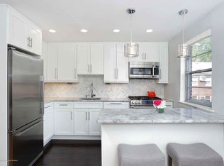 90 Manor Dr, Red Bank, NJ 07701