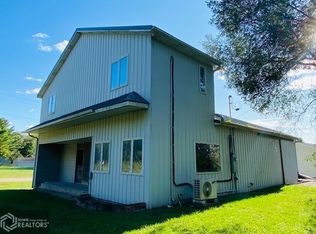 511 Walnut St, Farmington, IA 52626