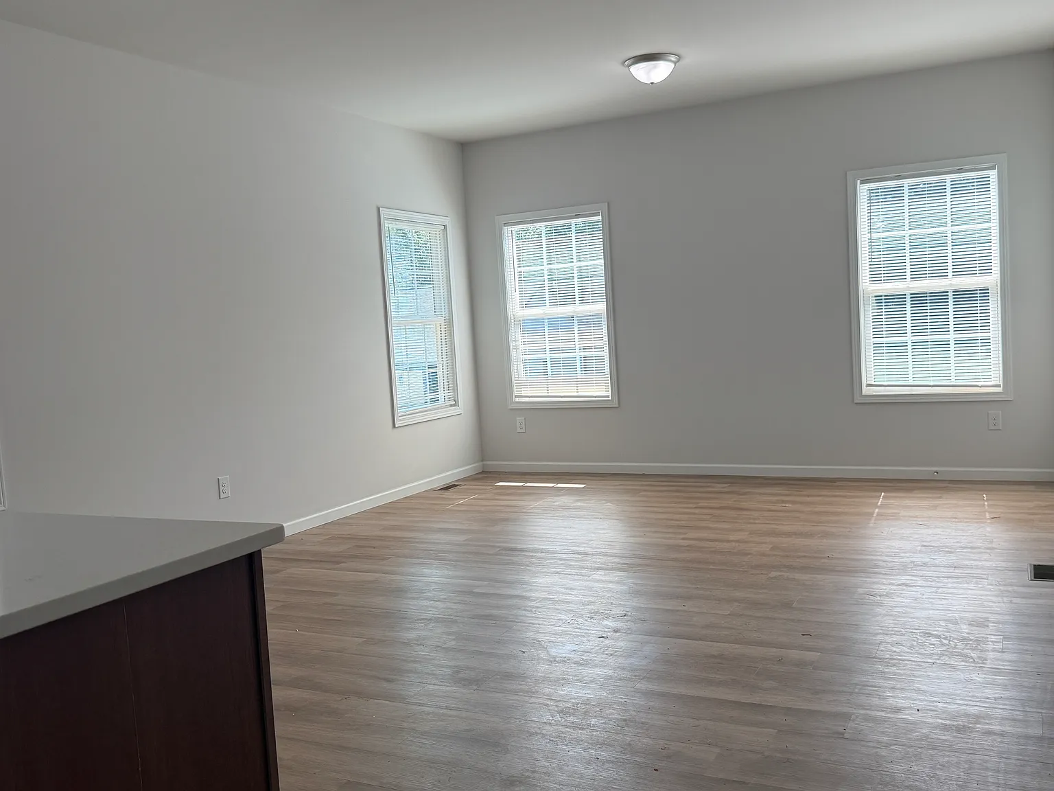 3 bed, $1,900 — Photo 4