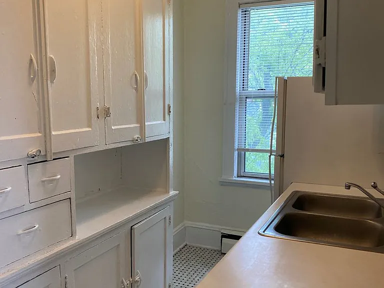2121 Hennepin Ave S — Photo 9