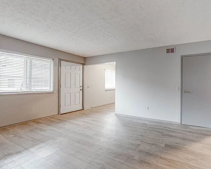 874 S Spring Rd — Photo 2
