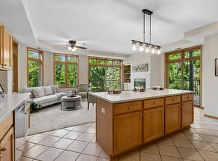 5555 Dewey Hill Rd APT 202, Edina, MN 55439