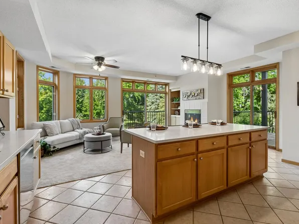 5555 Dewey Hill Rd APT 202, Edina, MN 55439