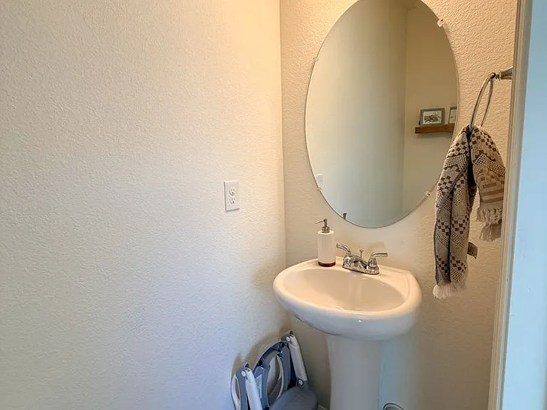 4568 N Quemoy St — Photo 10