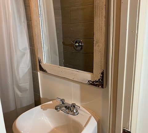 3rd image of 2547 Springdale Rd SW Room 1