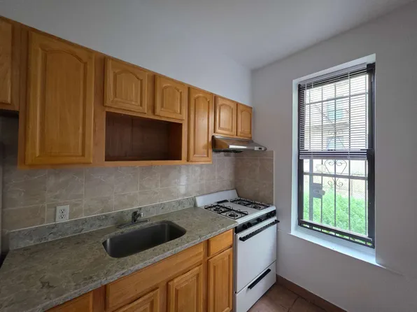 1955 E 17th St #1R, Brooklyn, NY 11229