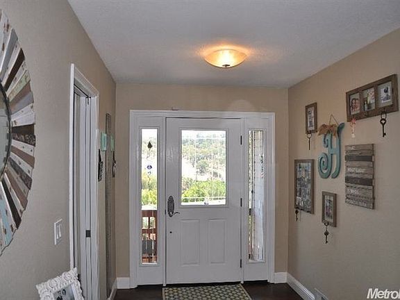 4th image of 879 Phillip Ct