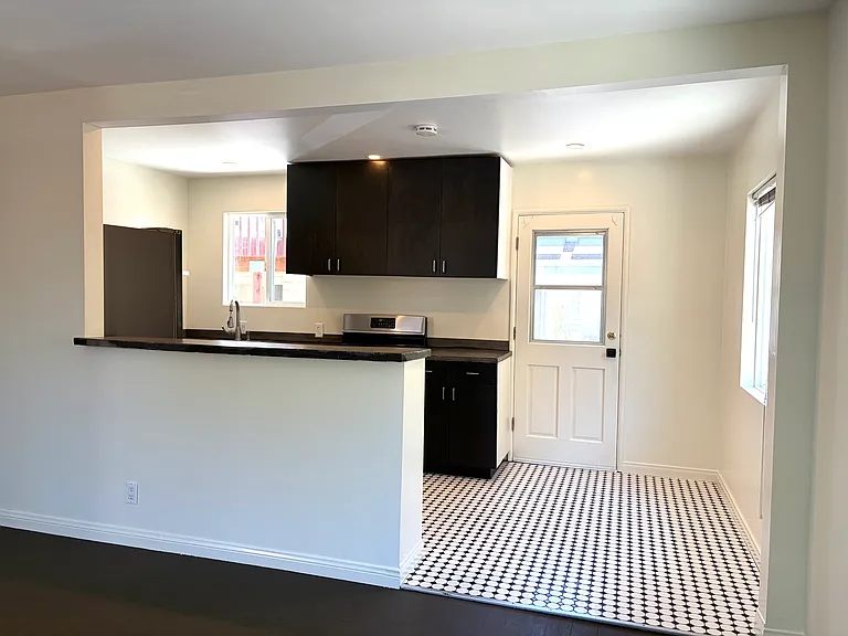 2304 Voorhees Ave #A — Photo 6