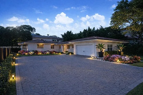 52 Camden Dr Photo 1