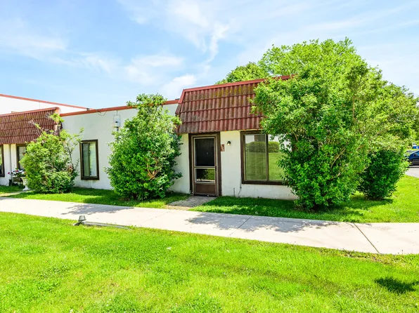 743 E Fullerton Ave #106, Glendale Heights, IL 60139