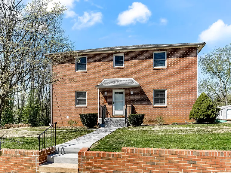 234 S Walnut St #1 — Photo 15