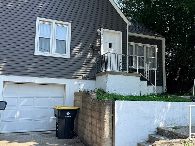 2420 S Newton St — Photo 5
