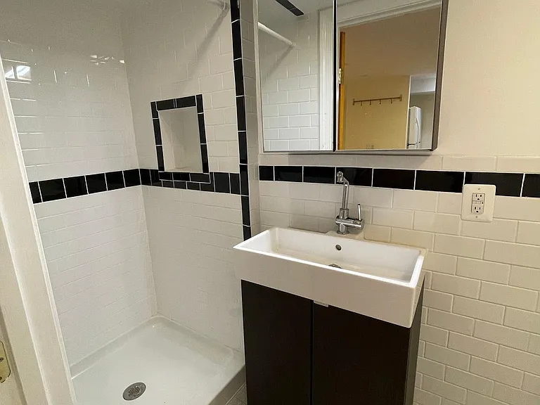 539 24th St NE — Photo 32