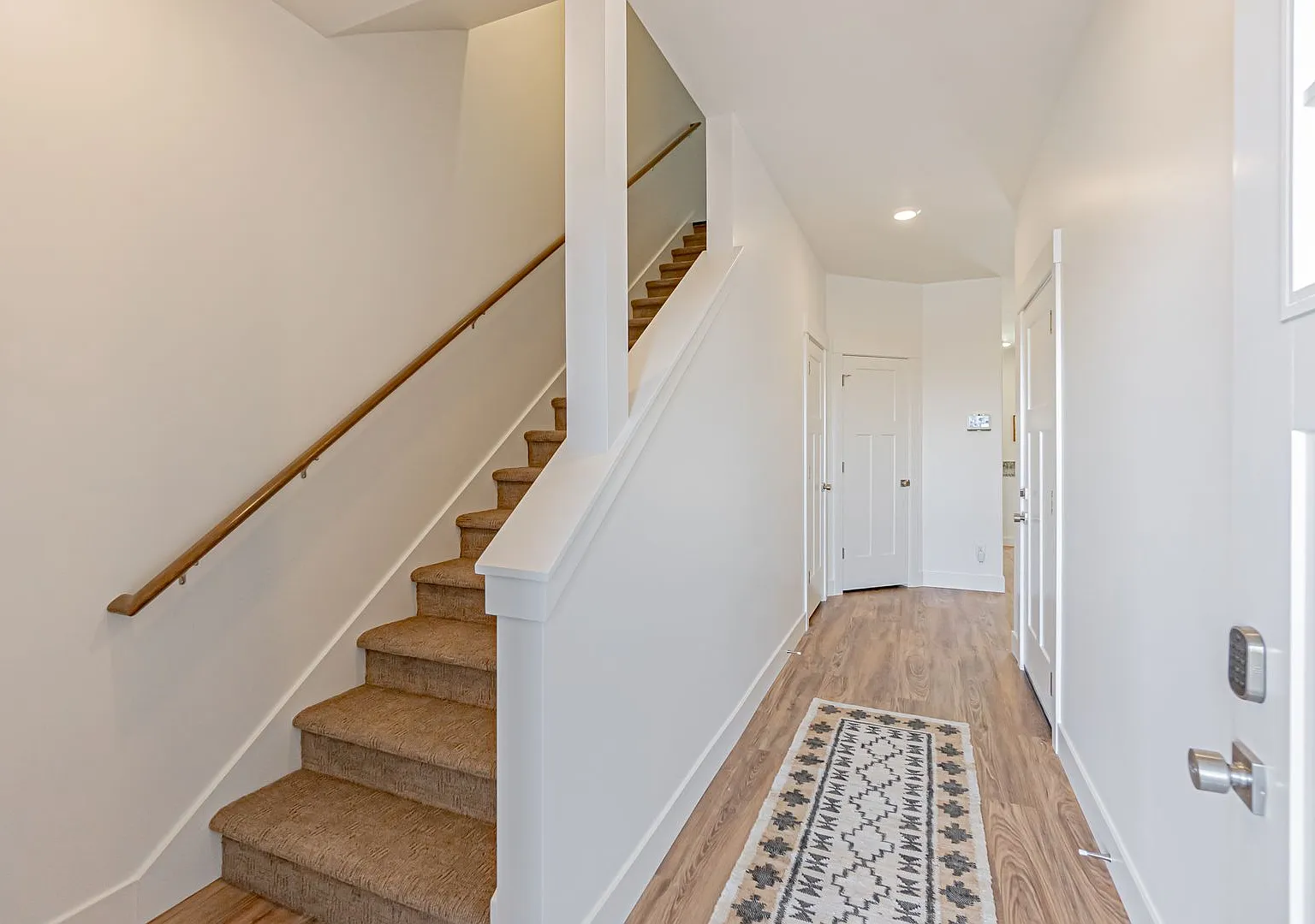 Modern 3 Bed 2.5 Bath Townhome in Sugar City — Photo 2