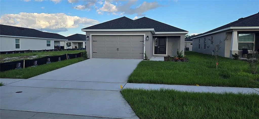 3 bed, 2.0 bath, 1479 sqft, $2,400 — Photo 2